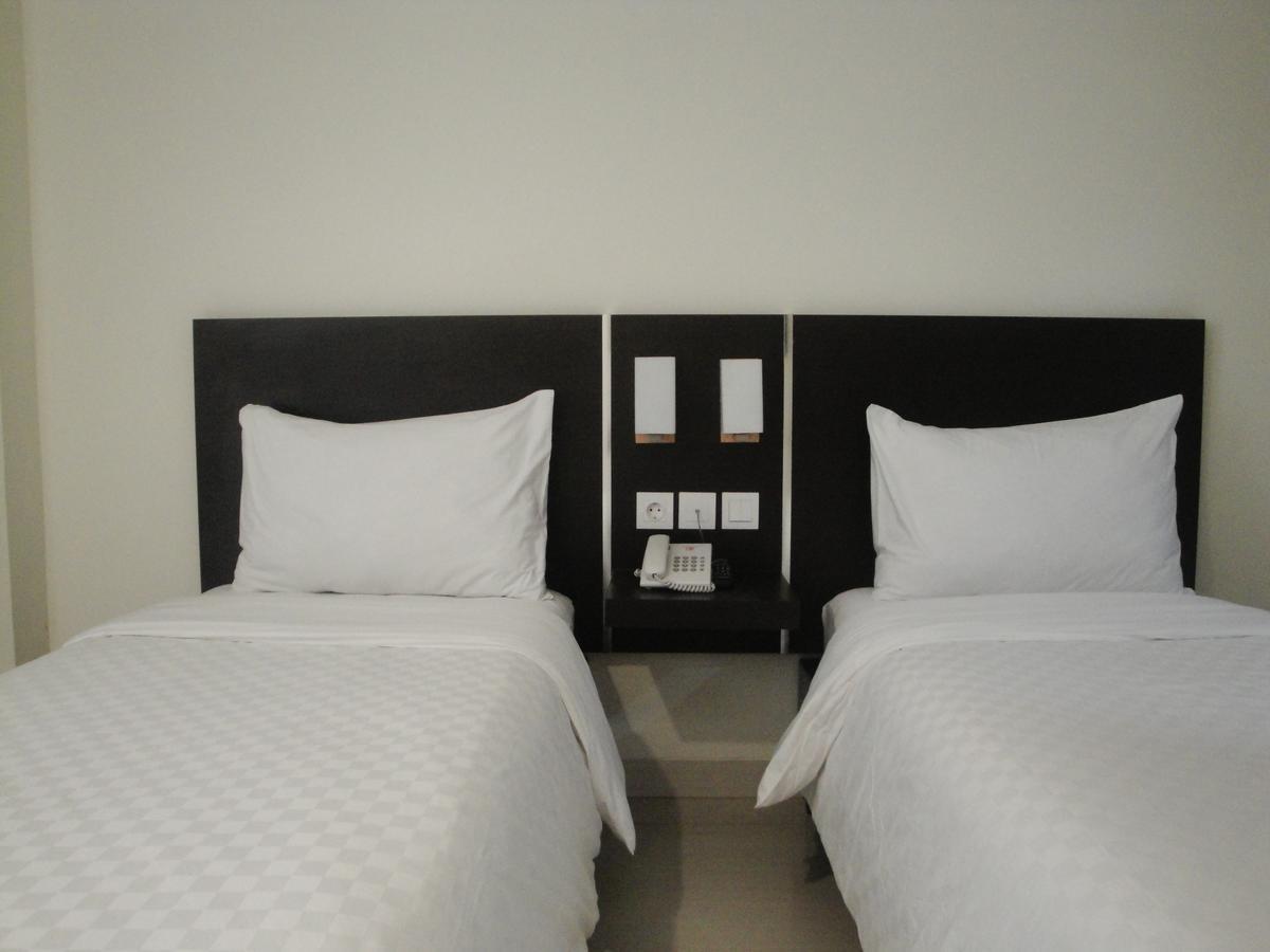 Bella Vita Hotel Kupang  Exterior photo